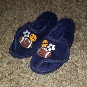 boys slippers size 5